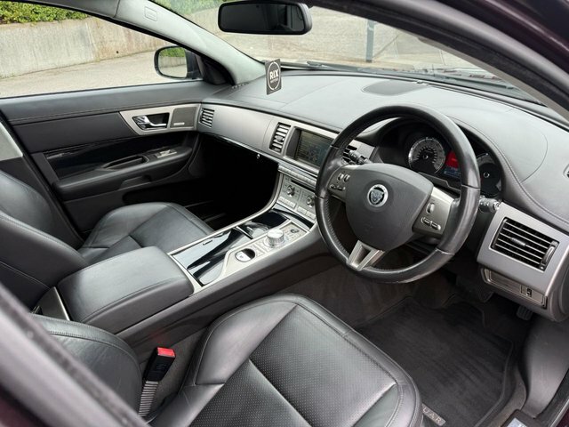 Jaguar XF V6 Luxury Red #14