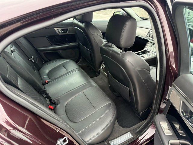 Jaguar XF V6 Luxury Red #28