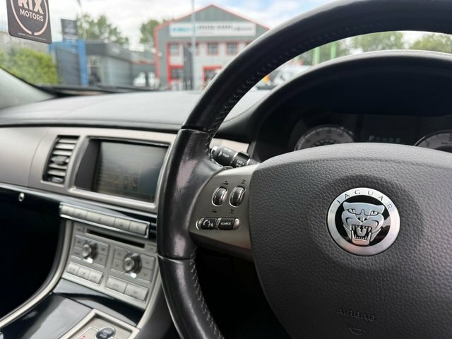 Jaguar XF V6 Luxury Red #15