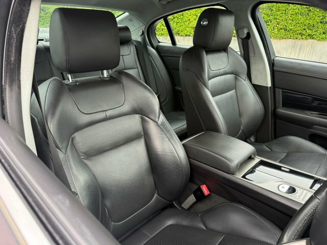 Jaguar XF V6 Luxury Red #13