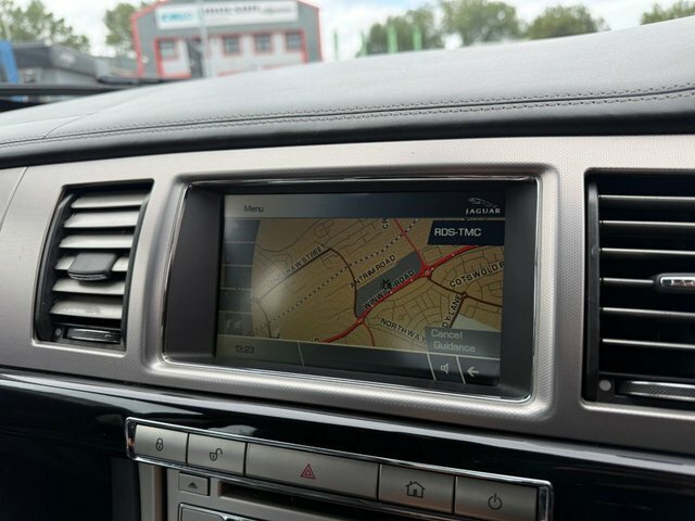 Jaguar XF V6 Luxury Red #21
