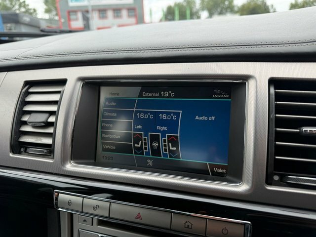 Jaguar XF V6 Luxury Red #19
