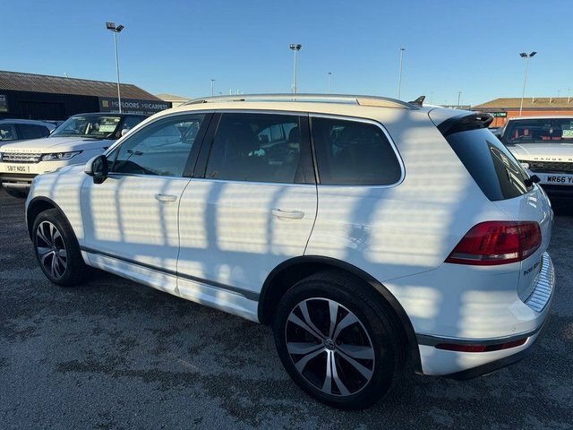 Volkswagen Touareg Tdi V6 Bluemotion Tech White #4
