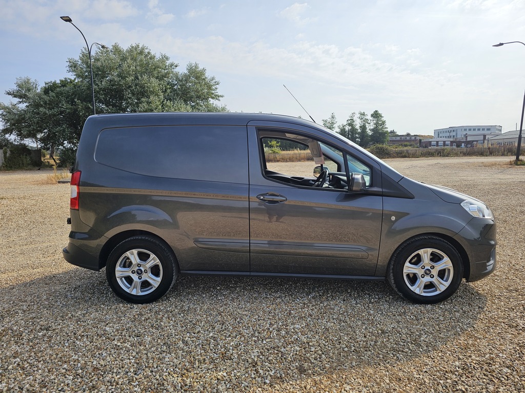 Ford Transit Courier Limited Grey #4