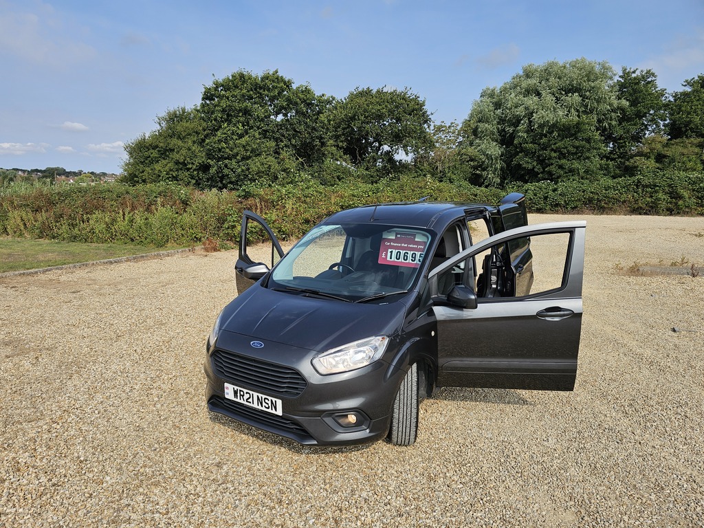 Ford Transit Courier Limited Grey