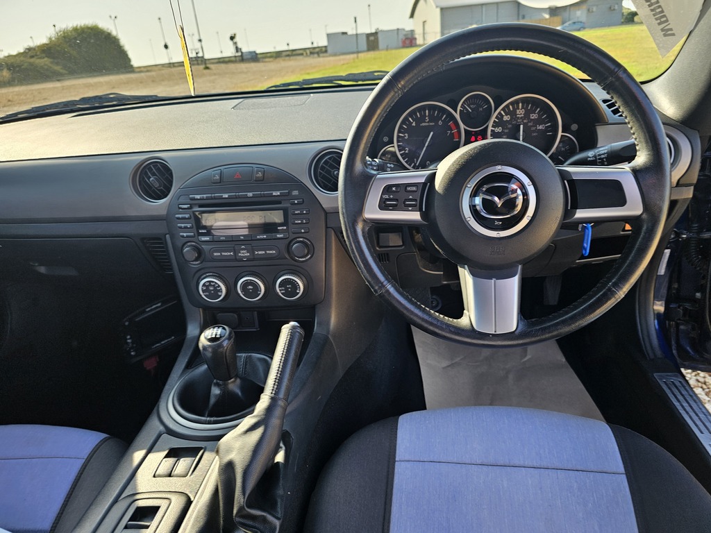 Mazda MX-5 2.0I Sport Tech Convertible Euro Red #8