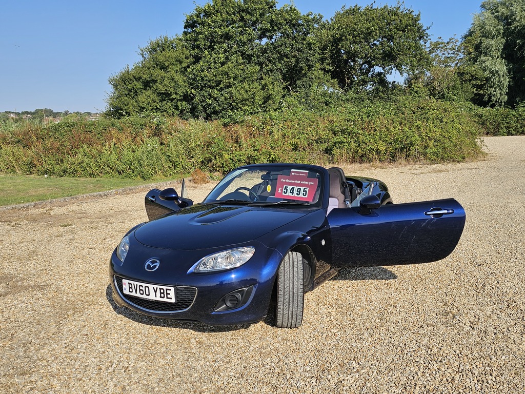Mazda MX-5 Roadster Blue