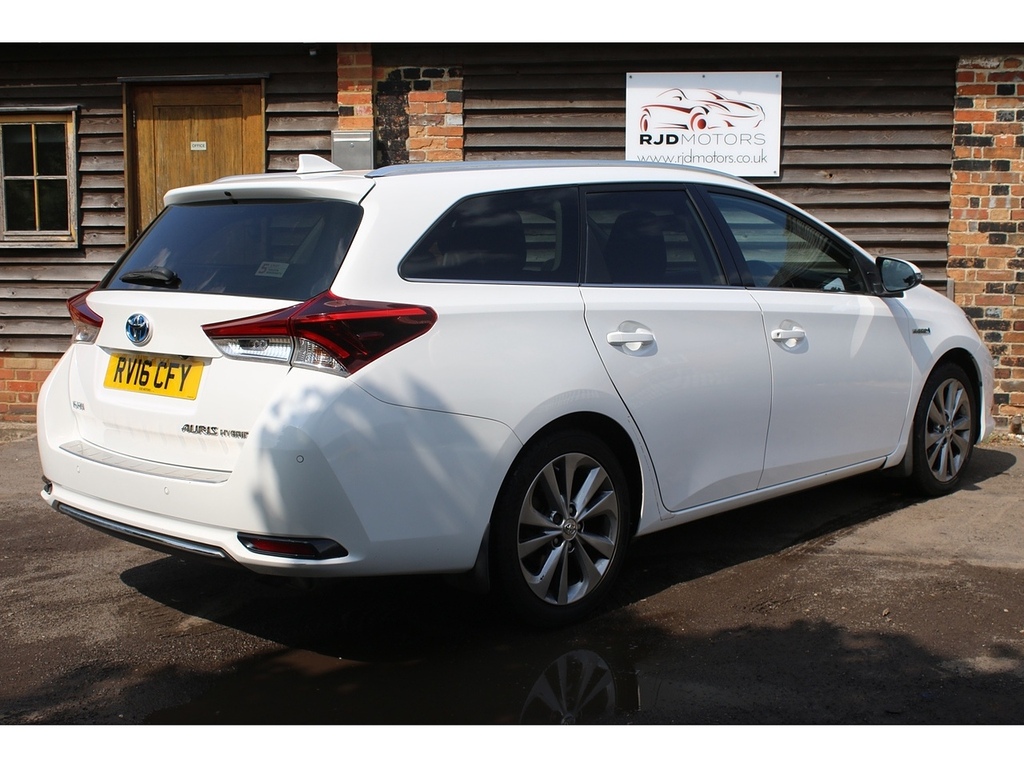 Toyota Auris Vvt-h Excel U360 Ulez RV16CFY White #2