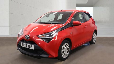 Toyota Aygo Vvt-i X-play Red #4