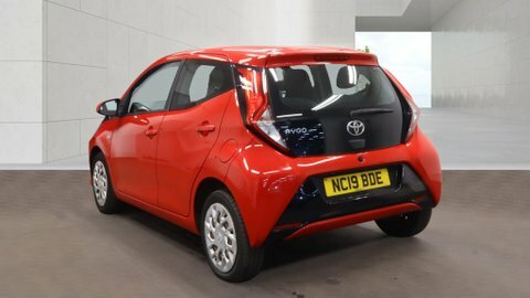 Toyota Aygo Vvt-i X-play Red #5
