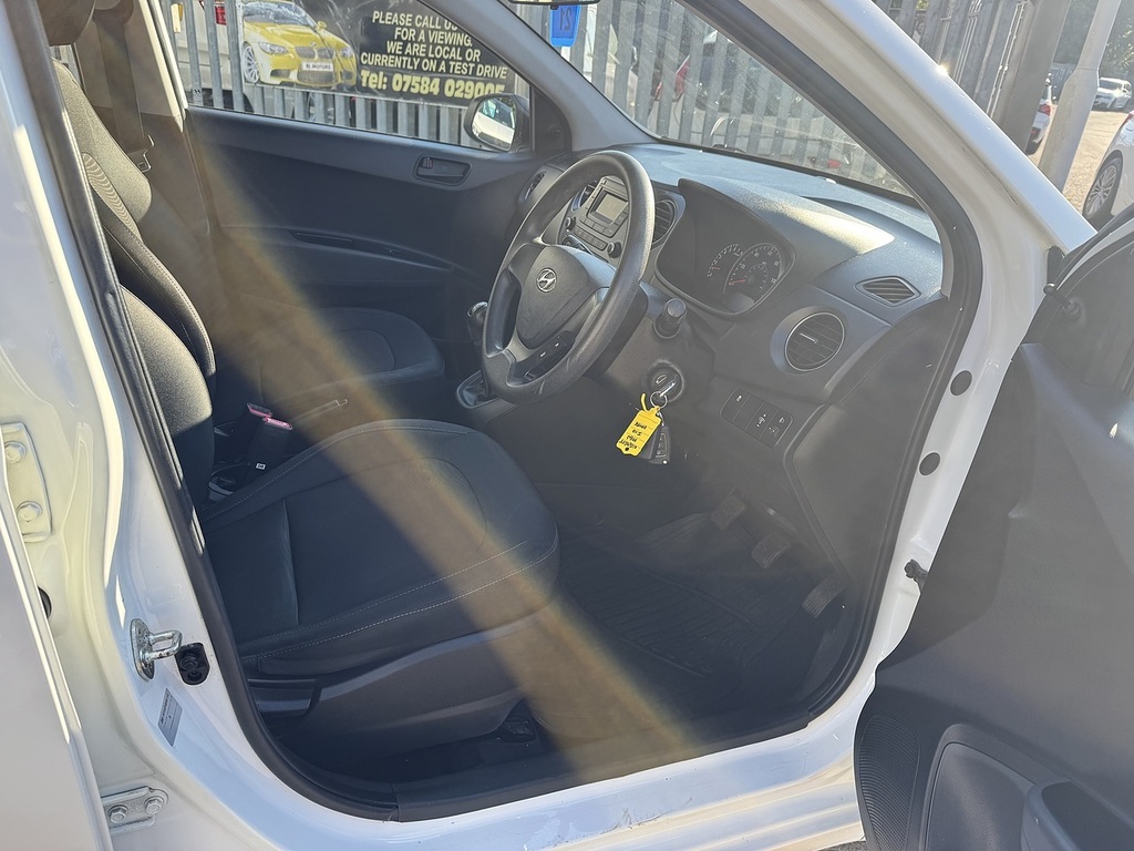 Hyundai I10 S WJ69GYT White #5