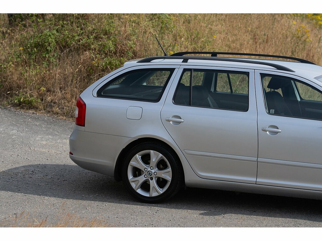 Skoda Octavia Estate White #8