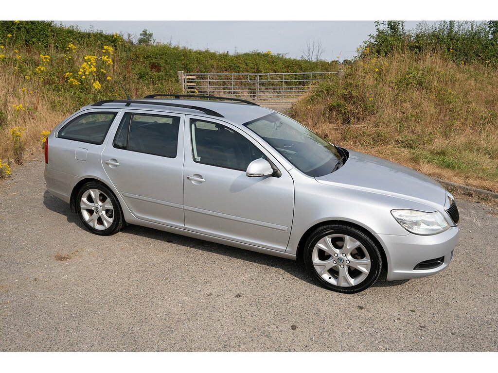 Skoda Octavia Estate White #32