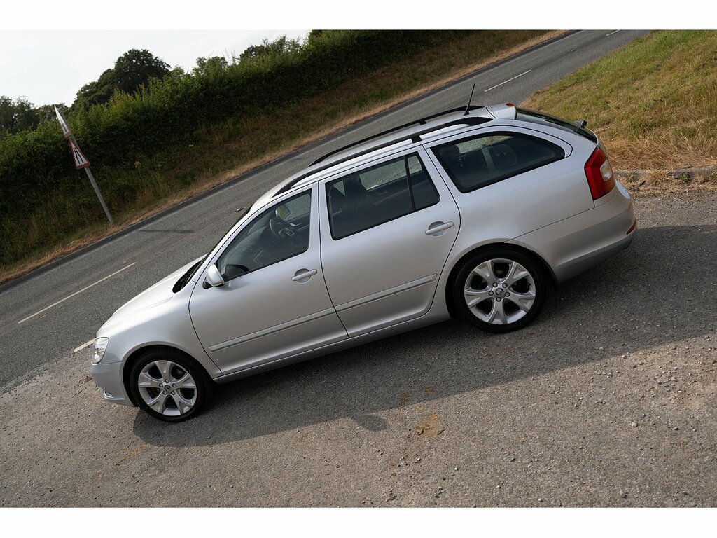 Skoda Octavia Estate White #37