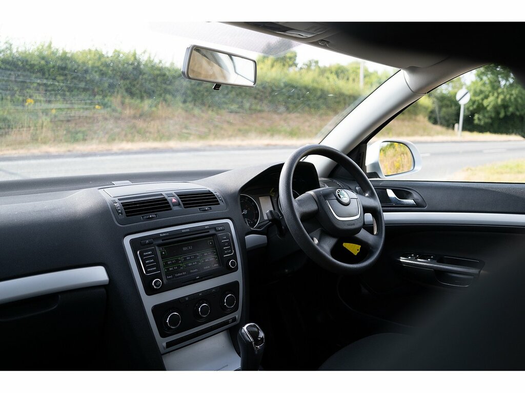 Skoda Octavia Estate White #23