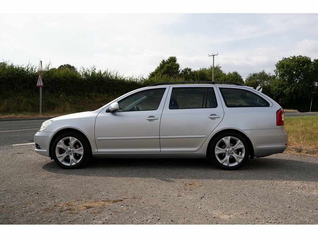 Skoda Octavia Estate White #36