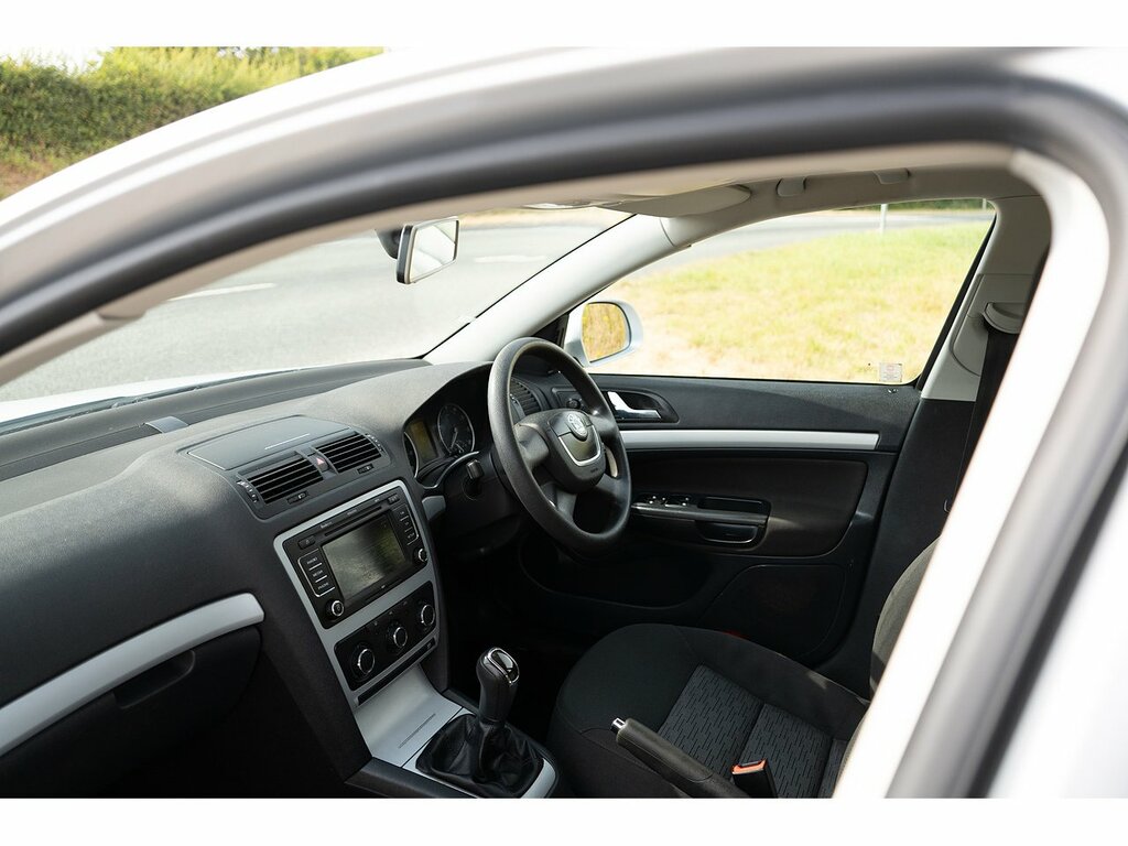 Skoda Octavia Estate White #22