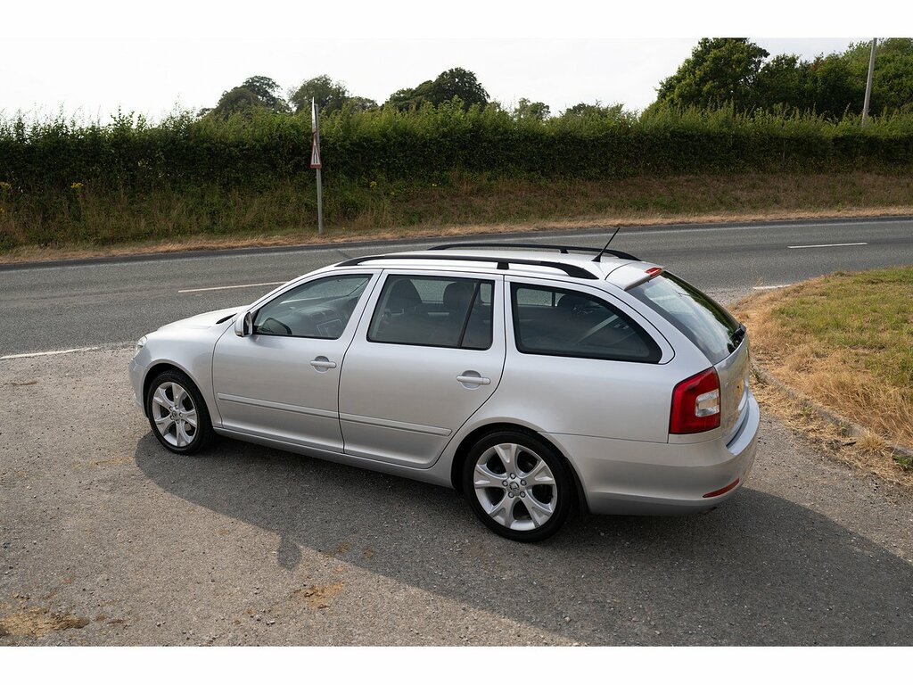 Skoda Octavia Estate White #38