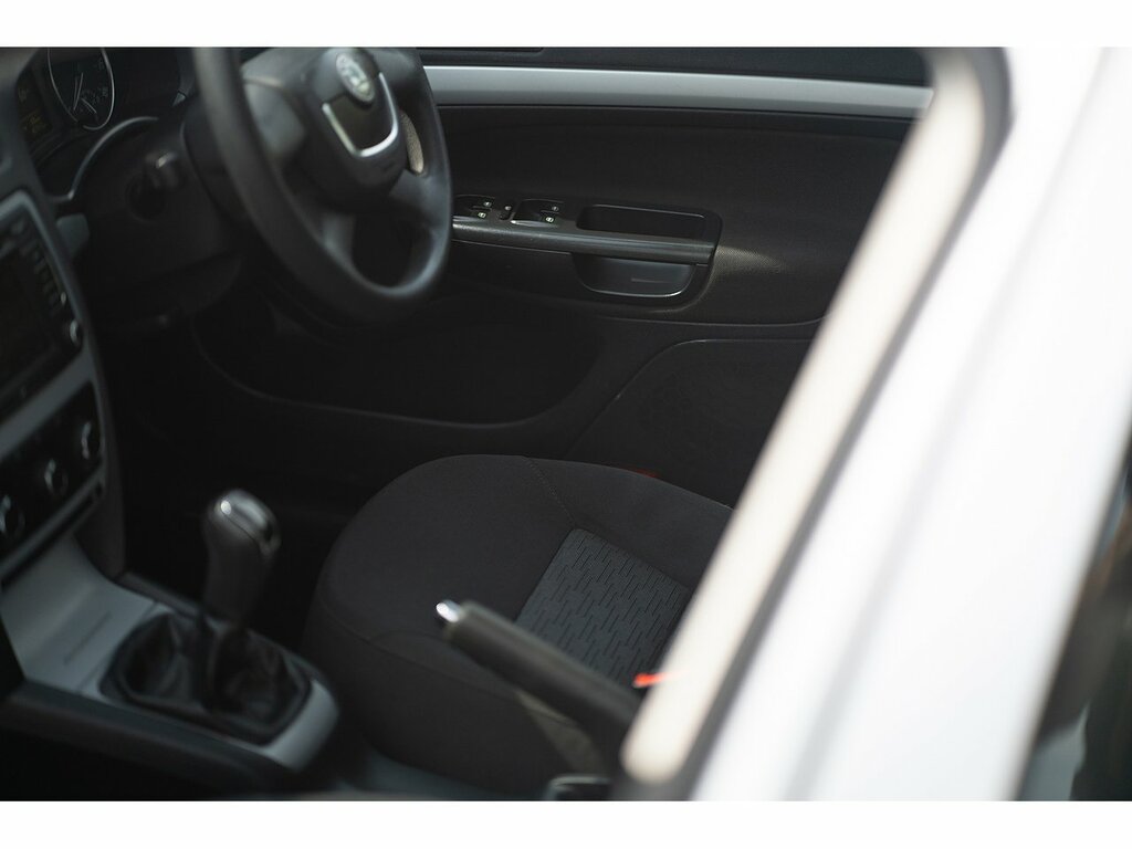 Skoda Octavia Estate White #16