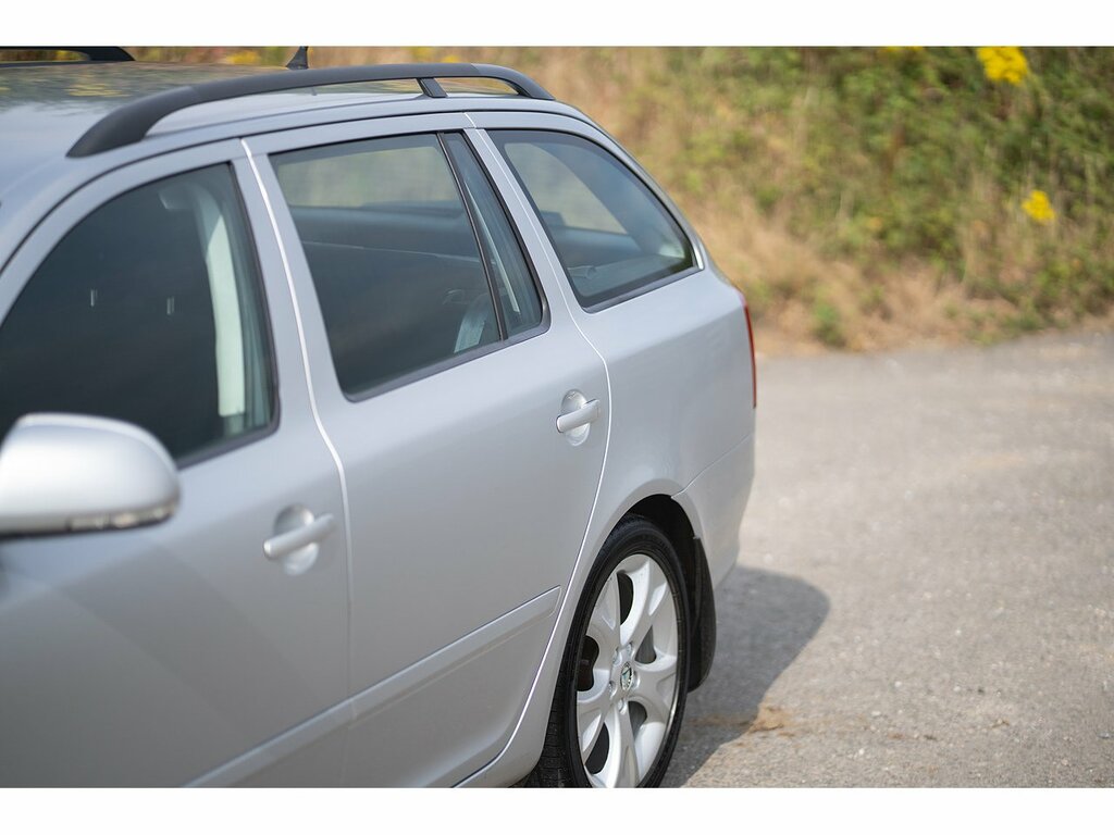 Skoda Octavia Estate White #18