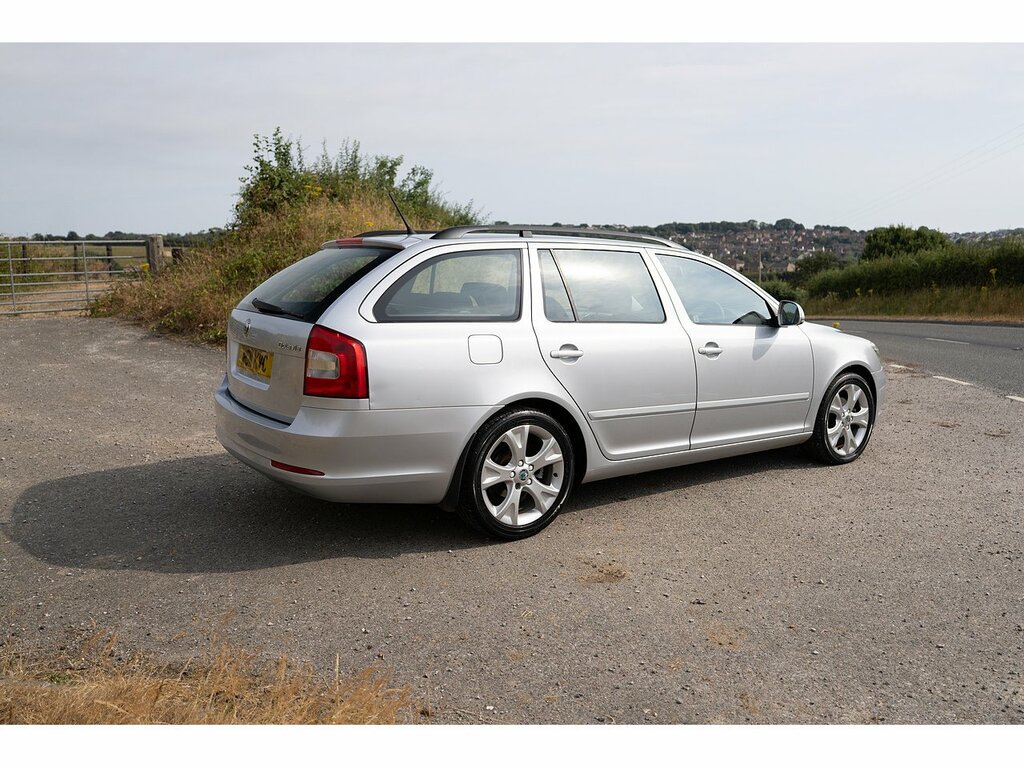 Skoda Octavia Estate White #42