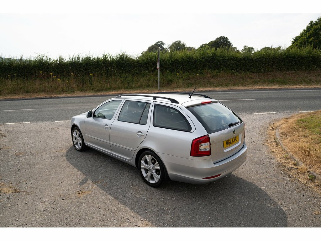 Skoda Octavia Estate White #39