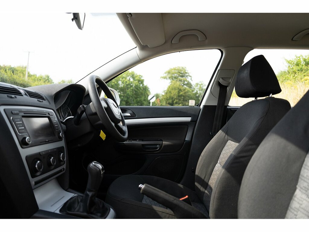 Skoda Octavia Estate White #20