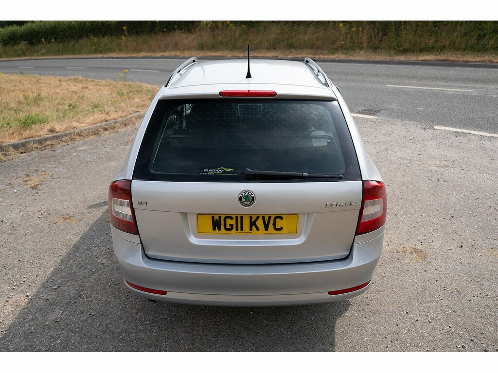 Skoda Octavia Estate White #41