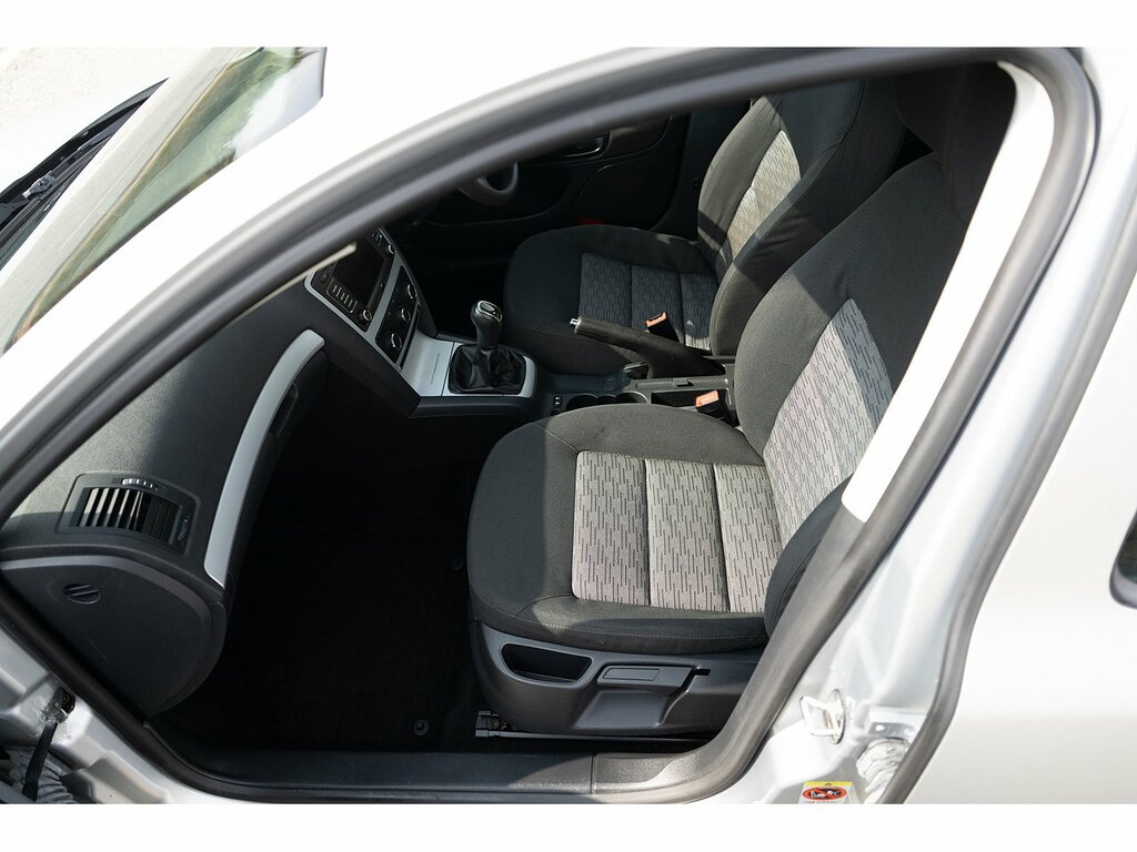 Skoda Octavia Estate White #21