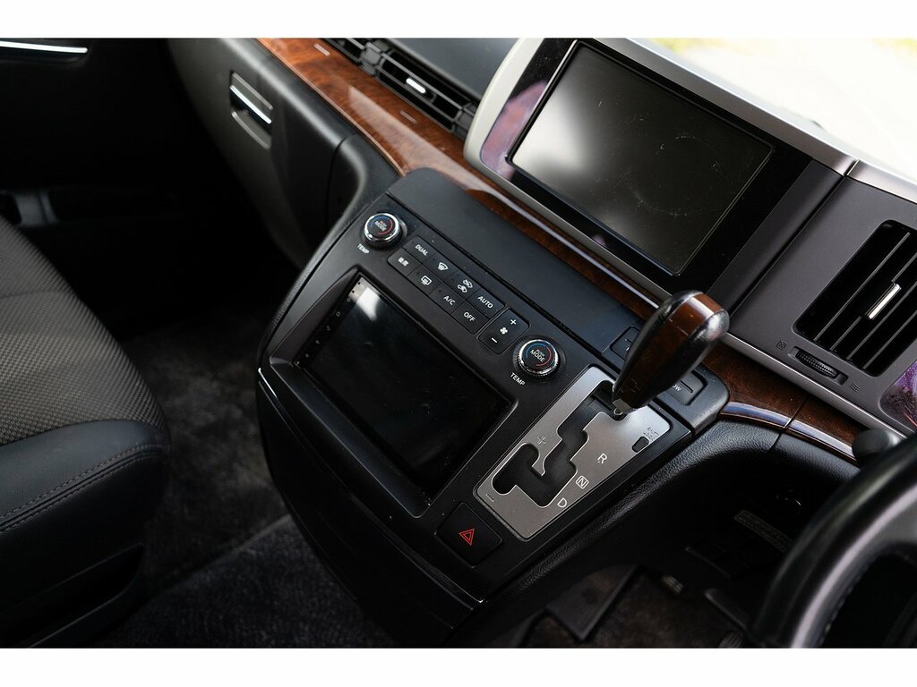 Nissan Elgrand   #19