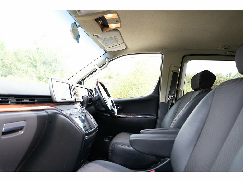 Nissan Elgrand   #8