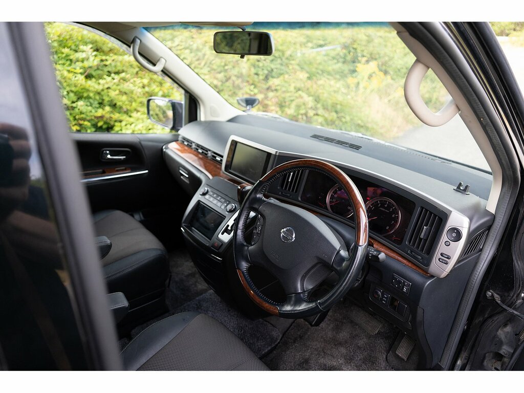 Nissan Elgrand   #16