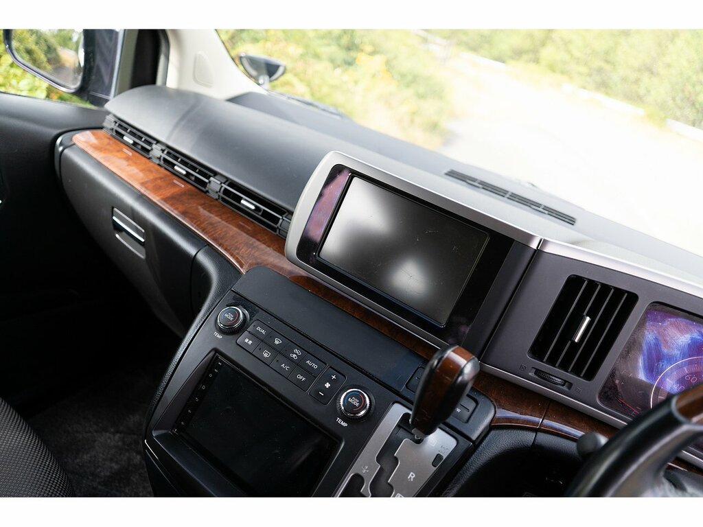 Nissan Elgrand   #20