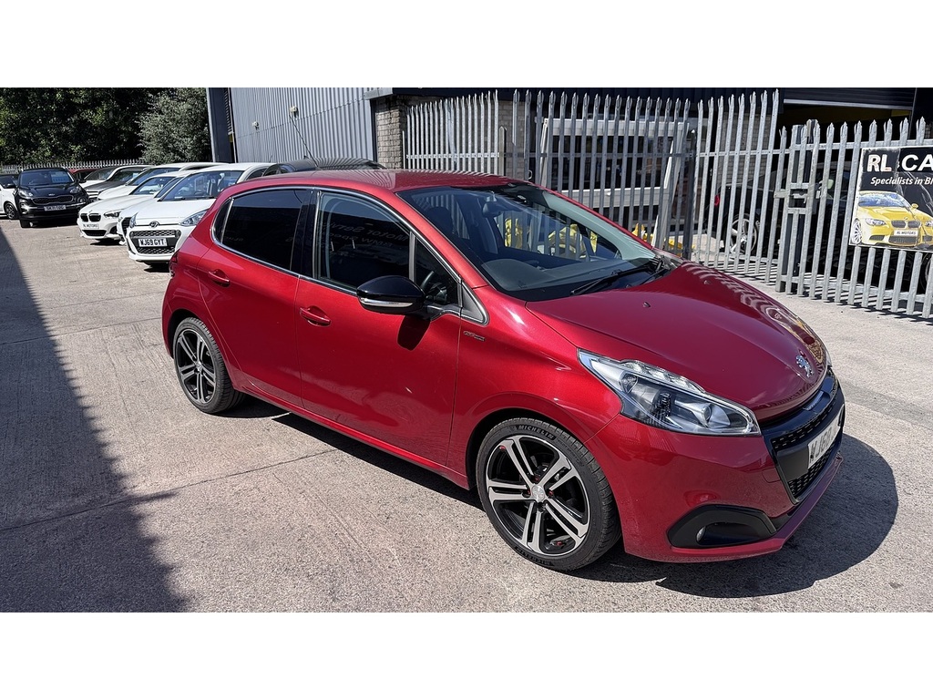 Peugeot 208 Puretech Gt Line Red #4