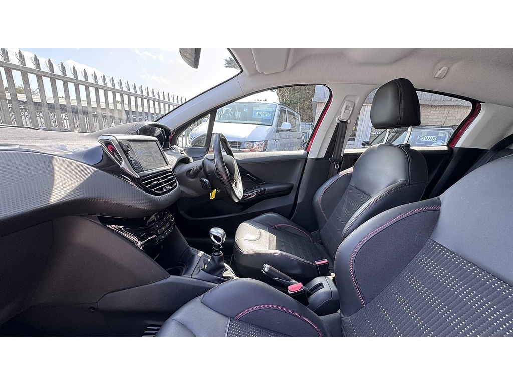 Peugeot 208 Puretech Gt Line Red #6