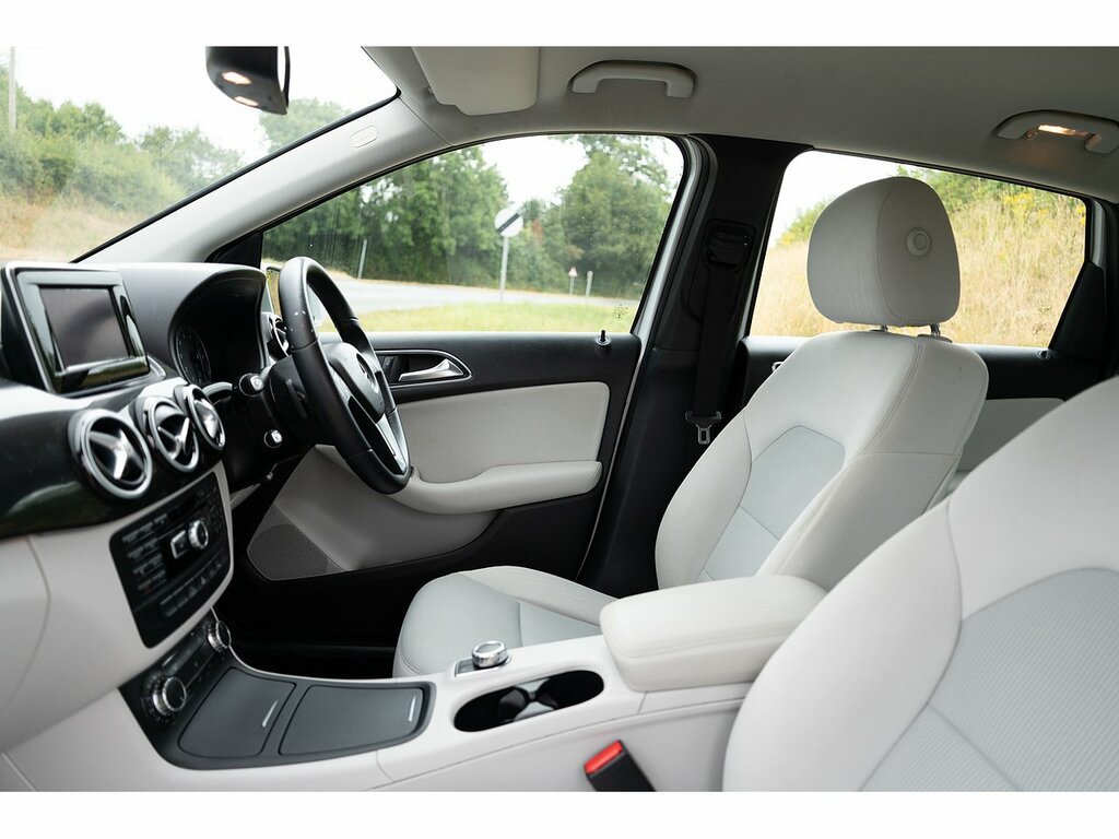 Mercedes-Benz B Class B180 Cdi Blueefficiency Sport U2319 Black #23