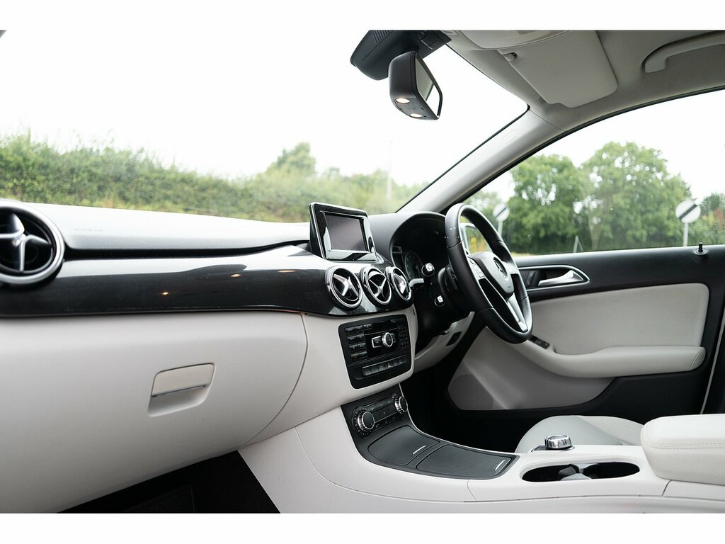 Mercedes-Benz B Class B180 Cdi Blueefficiency Sport U2319 Black #24