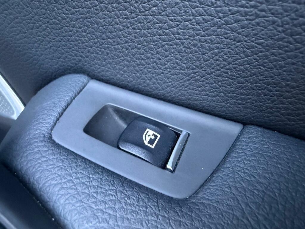 BMW 5 Series Se Blue #33