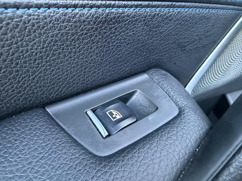 BMW 5 Series Se Blue #32