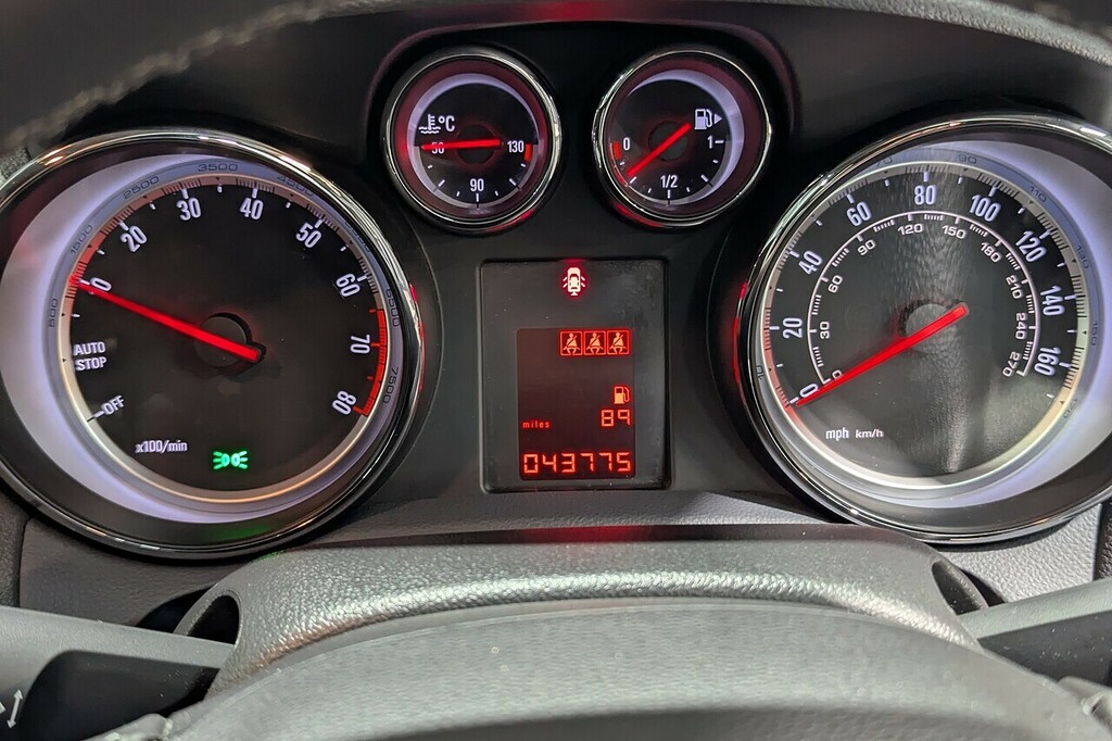 Vauxhall Mokka 1.6I Se Suv 2Wd Euro 6 Ss 11 CK65BMV White #3