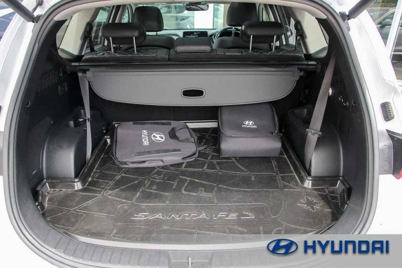 Hyundai Santa Fe Ultimate White #9