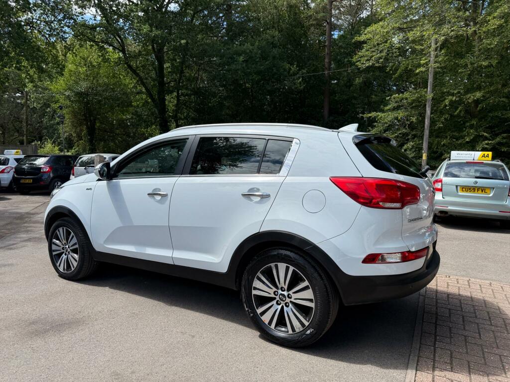 Kia Sportage 2.0 Crdi Kx-4 Awd Euro 5 White #2