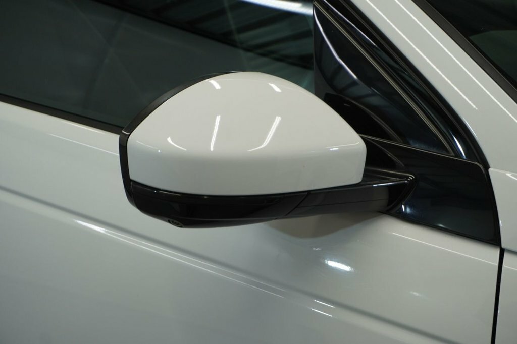 Land Rover Discovery Sport 2L S White #4