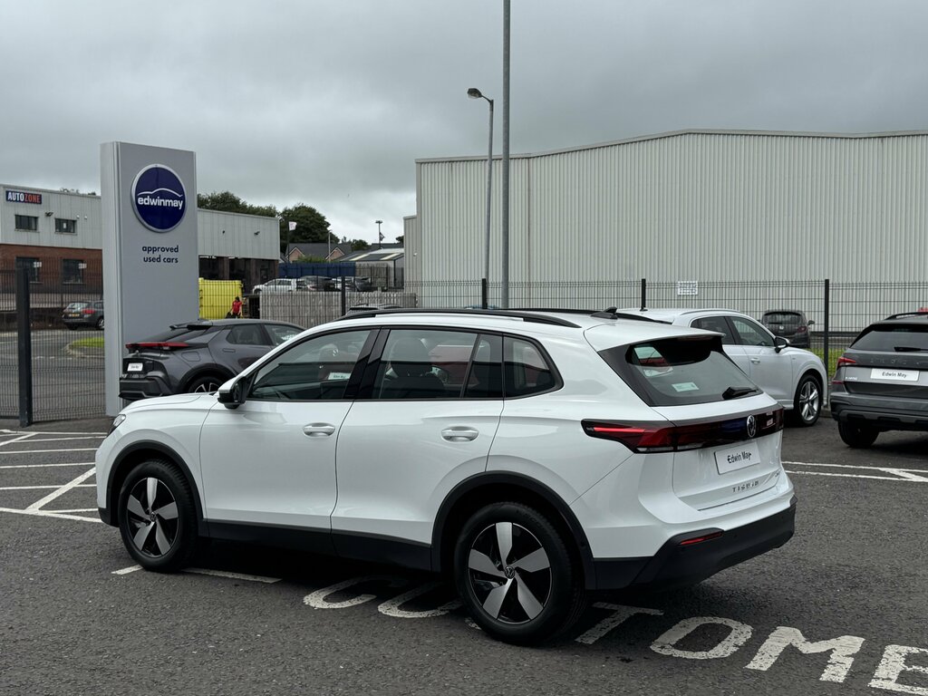 Volkswagen Tiguan 2024 Volkswagen Tiguan Life 1.5 Etsi 150Ps Dsg White #6