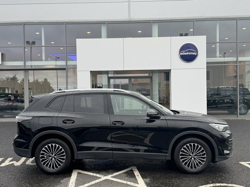 Volkswagen Tiguan 2025 Volkswagen Tiguan Match 2.0 150Ps Dsg Black #2