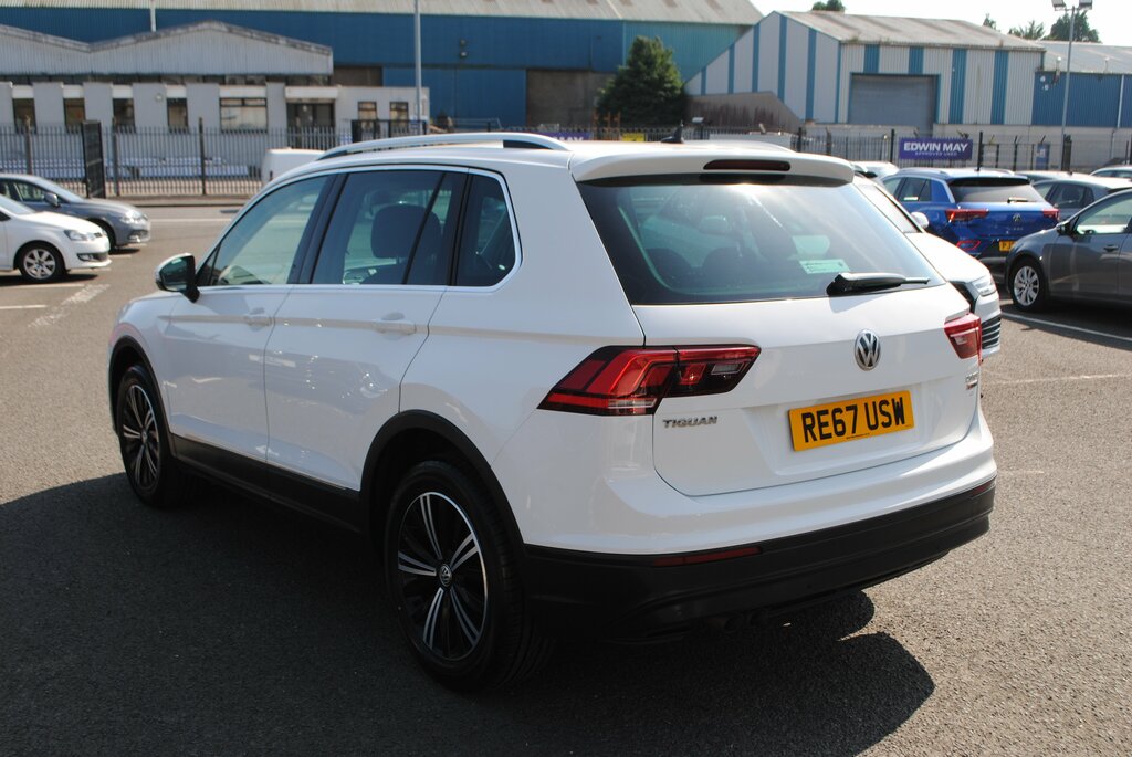 Volkswagen Tiguan 2017 Volkswagen Tiguan 2.0 Se Nav Tdi Bmt 4Motion RE67USW White #6