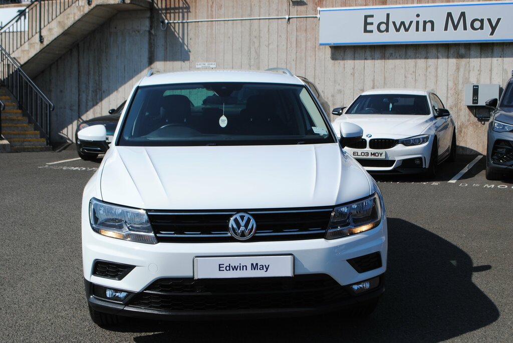 Volkswagen Tiguan 2017 Volkswagen Tiguan 2.0 Se Nav Tdi Bmt 4Motion RE67USW White #2