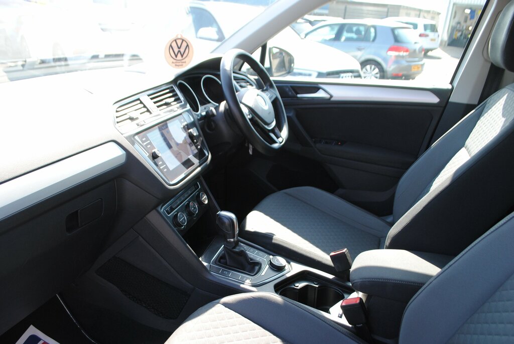 Volkswagen Tiguan 2017 Volkswagen Tiguan 2.0 Se Nav Tdi Bmt 4Motion RE67USW White #4