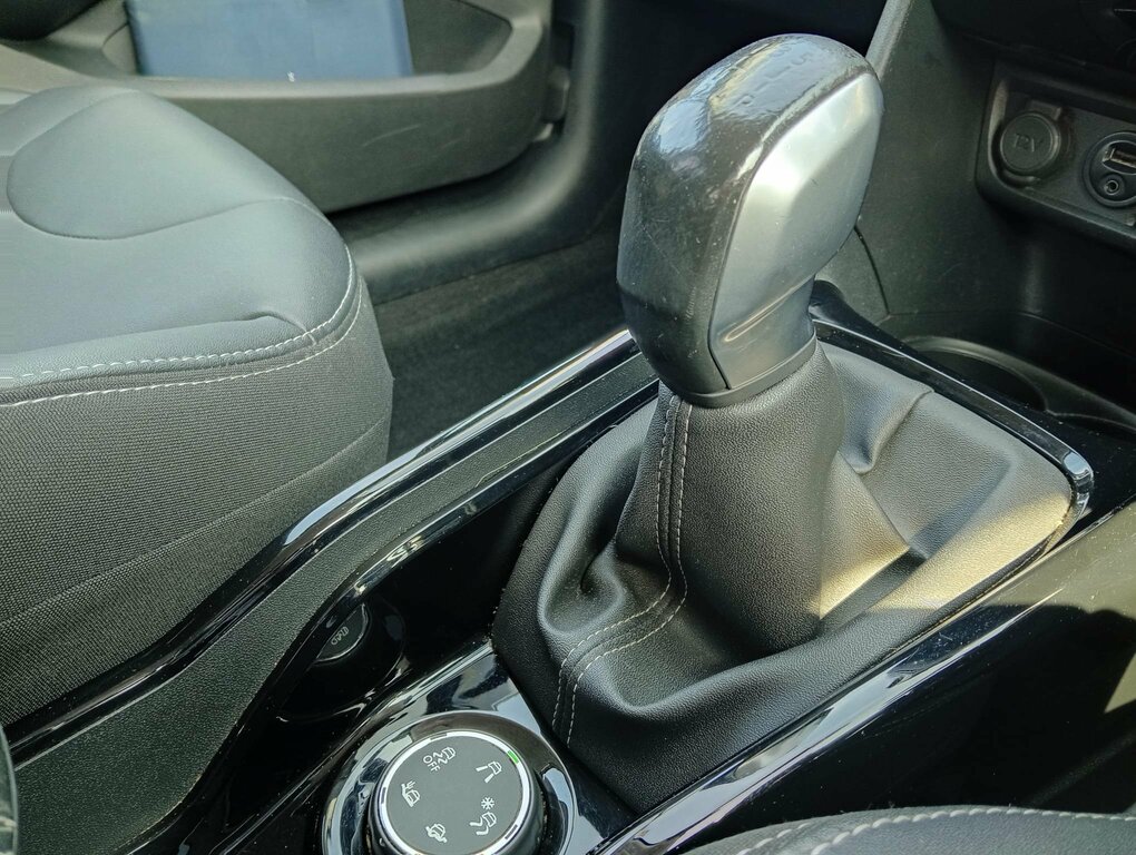 Peugeot 2008 1.2 Puretech Active Black #17