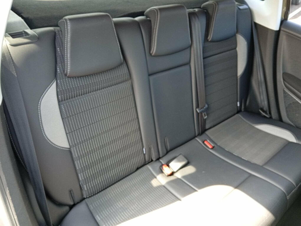 Peugeot 2008 1.2 Puretech Active Black #26